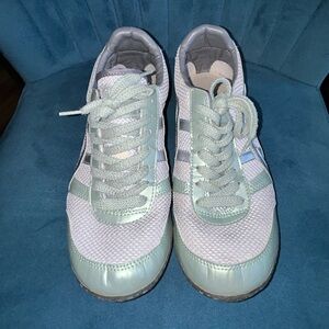 Onitsuka tiger sneakers good condition size 8 1/2